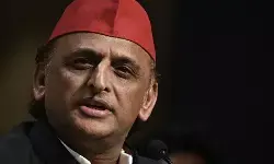 खाद की किल्लत पर अखिलेश यादव का भाजपा सरकार पर तीखा हमला: बोले—आज खाद के लिए कतार में खड़ा किसान, कल दोगुनी लाइन में लगकर देगा BJP के खिलाफ वोट