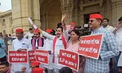 राम मंदिर दान चोरी मामले में सपा ने तीसरे दिन भी किया विरोध-प्रदर्शन, कहा-भाजपा सरकार में हुआ सनातन धर्म का अपमान