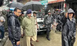जम्मू-कश्मीर: लश्कर आतंकी की गिरफ्तारी पर 15 लाख का इनाम, पुलिस ने की घोषणा जम्मू-कश्मीर: लश्कर आतंकी की गिरफ्तारी पर 15 लाख का इनाम, पुलिस ने की घोषणा