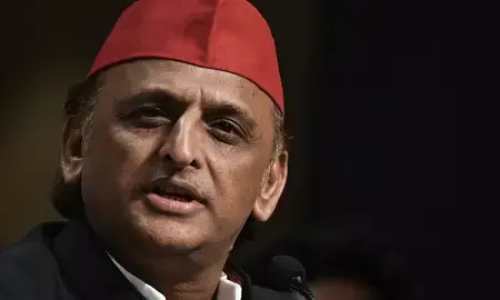 खाद की किल्लत पर अखिलेश यादव का भाजपा सरकार पर तीखा हमला: बोले—आज खाद के लिए कतार में खड़ा किसान, कल दोगुनी लाइन में लगकर देगा BJP के खिलाफ वोट खाद की किल्लत पर अखिलेश यादव का भाजपा सरकार पर तीखा हमला: बोले—आज खाद के लिए कतार में खड़ा किसान, कल दोगुनी लाइन में लगकर देगा BJP के खिलाफ वोट