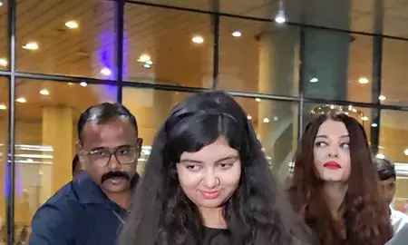 मुंबई लौटीं ऐश्वर्या-आराध्या, अभिषेक संग एयरपोर्ट पर नमस्ते वाला अंदाज मुंबई लौटीं ऐश्वर्या-आराध्या, अभिषेक संग एयरपोर्ट पर नमस्ते वाला अंदाज