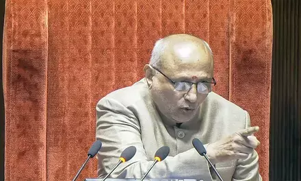 संसद की कार्यवाही के दौरान जोरदार हंगामा: वेल में आने और प्लेकार्ड दिखाने पर भड़के सभापति; सांसदों को दी कड़ी कार्रवाई की चेतावनी संसद की कार्यवाही के दौरान जोरदार हंगामा: वेल में आने और प्लेकार्ड दिखाने पर भड़के सभापति; सांसदों को दी कड़ी कार्रवाई की चेतावनी
