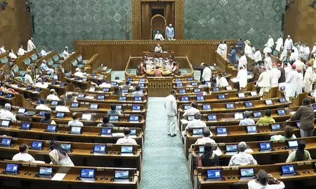 संसद में विपक्ष का जोरदार हंगामा: सांसदों की भारी नारेबाजी के बीच लोकसभा की कार्यवाही दोपहर 2 बजे तक स्थगित संसद में विपक्ष का जोरदार हंगामा: सांसदों की भारी नारेबाजी के बीच लोकसभा की कार्यवाही दोपहर 2 बजे तक स्थगित