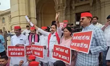 राम मंदिर दान चोरी मामले में सपा ने तीसरे दिन भी किया विरोध-प्रदर्शन, कहा-भाजपा सरकार में हुआ सनातन धर्म का अपमान राम मंदिर दान चोरी मामले में सपा ने तीसरे दिन भी किया विरोध-प्रदर्शन, कहा-भाजपा सरकार में हुआ सनातन धर्म का अपमान