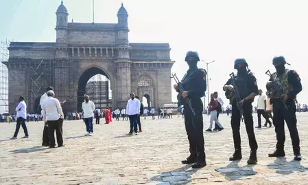 मुंबई पर हमले की संदिग्ध चेतावनी! पुलिस और क्राइम ब्रांच अलर्ट पर, शहर भर में सुरक्षा सख्त मुंबई पर हमले की संदिग्ध चेतावनी! पुलिस और क्राइम ब्रांच अलर्ट पर, शहर भर में सुरक्षा सख्त