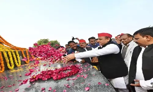 जनेश्वर मिश्र जयंती पर सपा का शक्ति प्रदर्शन, अखिलेश बोले- PDA में P का मतलब पंडित भी; 2027 में बदलाव का दावा जनेश्वर मिश्र जयंती पर सपा का शक्ति प्रदर्शन, अखिलेश बोले- PDA में P का मतलब पंडित भी; 2027 में बदलाव का दावा
