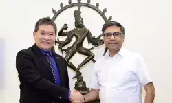 एस जयशंकर और विक्रम मिस्री ने ल्यूक गोह से की मुलाकात, रणनीतिक साझेदारी पर हुई चर्चा एस जयशंकर और विक्रम मिस्री ने ल्यूक गोह से की मुलाकात, रणनीतिक साझेदारी पर हुई चर्चा