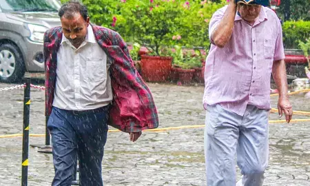दिल्ली-एनसीआर में झमाझम बारिश से मौसम हुआ सुहाना, 6 अगस्त के लिए यलो अलर्ट जारी दिल्ली-एनसीआर में झमाझम बारिश से मौसम हुआ सुहाना, 6 अगस्त के लिए यलो अलर्ट जारी