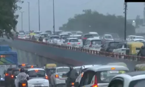 दिल्ली-एनसीआर में झमाझम बारिश से जनजीवन प्रभावित, गुरुग्राम में जलभराव, सफदरजंग फ्लाईओवर पर लंबा जाम