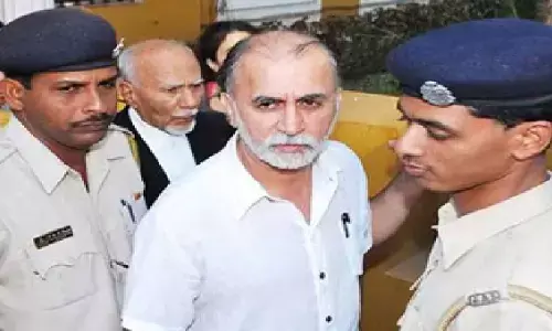 तरुण तेजपाल को बड़ा झटका, बॉम्बे हाईकोर्ट ने यौन उत्पीड़न मामले में दोषी ठहराया तरुण तेजपाल को बड़ा झटका, बॉम्बे हाईकोर्ट ने यौन उत्पीड़न मामले में दोषी ठहराया