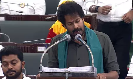 टीवीके सरकार ने पेश किया पहला कृषि बजटः मिट्टी की सेहत, उत्पादकता बढ़ाने और एआई-आधारित सेवाओं को विस्तार करने की घोषणा टीवीके सरकार ने पेश किया पहला कृषि बजटः मिट्टी की सेहत, उत्पादकता बढ़ाने और एआई-आधारित सेवाओं को विस्तार करने की घोषणा