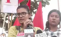 रांची में छात्र आंदोलन के बीच आइसा अध्यक्ष पर फेंकी गई स्याही, हिरासत में लिया गया युवक; हेमंत सोरेन बोले- बातचीत के लिए तैयार