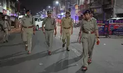 गुजरात पुलिस ने अहमदाबाद में चलाया चेकिंग ऑपरेशन, 4,712 गाड़ियों की जांच की गुजरात पुलिस ने अहमदाबाद में चलाया चेकिंग ऑपरेशन, 4,712 गाड़ियों की जांच की