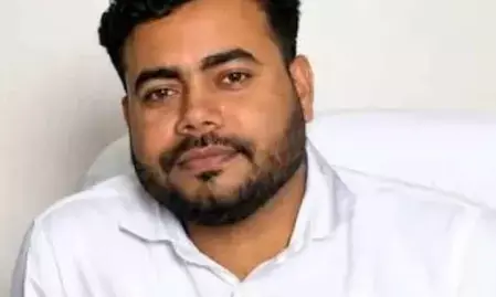झारखंड: जेपीएससी गड़बड़ी के मुख्य आरोपी अभय तिवारी के ससुर को लिया हिरासत में, रिश्तेदारों की संपत्तियों की जांच शुरू झारखंड: जेपीएससी गड़बड़ी के मुख्य आरोपी अभय तिवारी के ससुर को लिया हिरासत में, रिश्तेदारों की संपत्तियों की जांच शुरू
