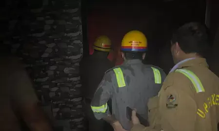वैशाली के ग्रीन स्ट्रीट अपार्टमेंट में बंद फ्लैट में लगी भीषण आग, दमकल ने समय रहते पाया काबू, टला बड़ा हादसा वैशाली के ग्रीन स्ट्रीट अपार्टमेंट में बंद फ्लैट में लगी भीषण आग, दमकल ने समय रहते पाया काबू, टला बड़ा हादसा