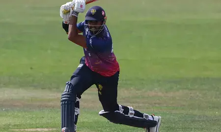 एमिलियो गे चोटिल, पाकिस्तान टेस्ट सीरीज से पहले इंग्लैंड की मुश्किल बढ़ी एमिलियो गे चोटिल, पाकिस्तान टेस्ट सीरीज से पहले इंग्लैंड की मुश्किल बढ़ी