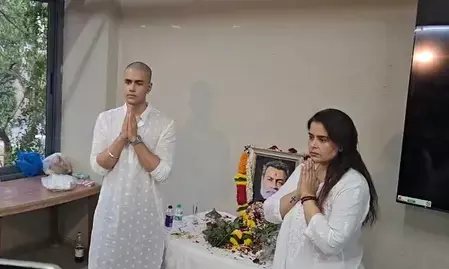 अभिनेता प्रदीप रावत की शांति सभा में पहुंचे कई सितारे, बेटे विक्रमादित्य हुए भावुक