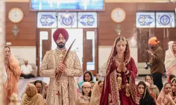 टीवी एक्ट्रेस चार्ली चौहान ने रमनदीप सिंह से की शादी, वायरल हुई वेडिंग फोटोज टीवी एक्ट्रेस चार्ली चौहान ने रमनदीप सिंह से की शादी, वायरल हुई वेडिंग फोटोज