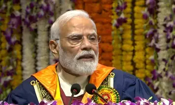 IIT दिल्ली के दीक्षांत समारोह में शामिल हुए पीएम नरेंद्र मोदी: बोले— दुनिया और टेक्नोलॉजी तेजी से बदल रही है, याद रखिएगा- जो सीखेगा वही जीतेगा