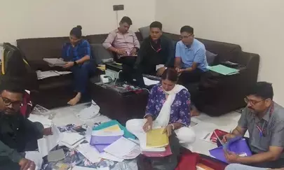 मध्य प्रदेश में पंचायत विभाग का बाबू करोड़पति, लोकायुक्त ने मारा छापा मध्य प्रदेश में पंचायत विभाग का बाबू करोड़पति, लोकायुक्त ने मारा छापा