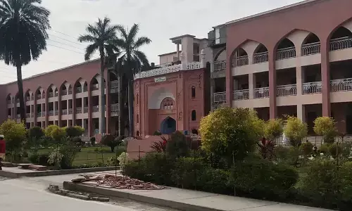 सुप्रीम कोर्ट के फैसले के बाद यूपी में क्या है मदरसों की शिक्षा का भविष्य? सुप्रीम कोर्ट के फैसले के बाद यूपी में क्या है मदरसों की शिक्षा का भविष्य?