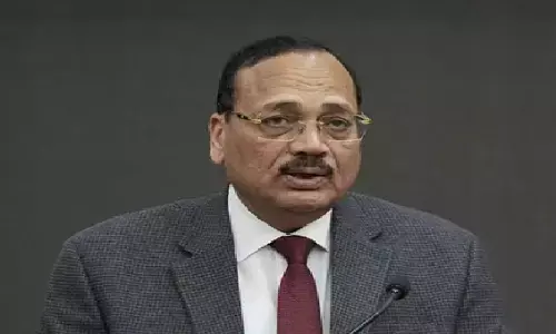 सीजेआई सूर्यकांत को दीक्षांत समारोह में बुलाने का हैदराबाद में छात्रों ने किया विरोध, ‘कॉकरोच’ टिप्पणी का उठाया मुद्दा सीजेआई सूर्यकांत को दीक्षांत समारोह में बुलाने का हैदराबाद में छात्रों ने किया विरोध, ‘कॉकरोच’ टिप्पणी का उठाया मुद्दा
