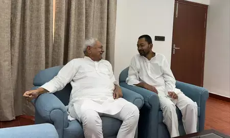 दिल्ली: नीतीश कुमार से मिले बेटे निशांत, स्वास्थ्य मंत्री के तौर पर बताई अपनी प्राथमिकताएं दिल्ली: नीतीश कुमार से मिले बेटे निशांत, स्वास्थ्य मंत्री के तौर पर बताई अपनी प्राथमिकताएं