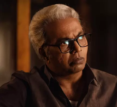 पृथ्वीराज की खलीफा से शम्मी थिलकन का लुक आउट, राघवन के किरदार में दिखेंगे एक्टर पृथ्वीराज की खलीफा से शम्मी थिलकन का लुक आउट, राघवन के किरदार में दिखेंगे एक्टर