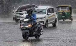दिल्ली में बारिश का रेड अलर्ट, एनसीआर में झमाझम बारिश से बदला मौसम; कल भी बरसेंगे बादल दिल्ली में बारिश का रेड अलर्ट, एनसीआर में झमाझम बारिश से बदला मौसम; कल भी बरसेंगे बादल