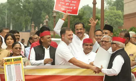 विपक्ष सांसदों ने एफसीआरए बिल का जताया विरोध, कहा- इसके जरिए एनजीओ और विभिन्न संगठनों को बनाया जा रहा निशाना विपक्ष सांसदों ने एफसीआरए बिल का जताया विरोध, कहा- इसके जरिए एनजीओ और विभिन्न संगठनों को बनाया जा रहा निशाना