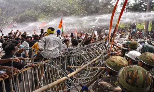 झारखंड में छात्रों पर लाठीचार्ज, आंसू गैस के गोले दागे: विधानसभा की बैरिकेडिंग तोड़ने की कोशिश झारखंड में छात्रों पर लाठीचार्ज, आंसू गैस के गोले दागे: विधानसभा की बैरिकेडिंग तोड़ने की कोशिश