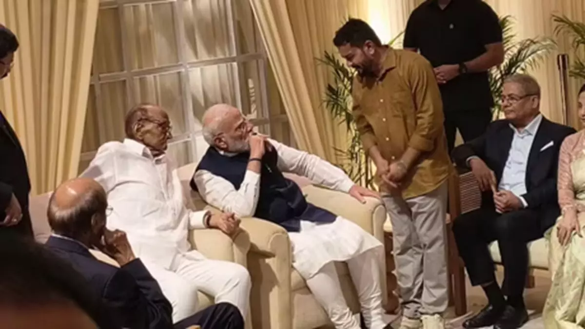 सुप्रिया सुले की बेटी के रिसेप्शन में मोदी-पवार-शाह साथ दिखे, बढ़ी सियासी हलचल; उसी दिन PM से मिले NCP-SP सांसद सुप्रिया सुले की बेटी के रिसेप्शन में मोदी-पवार-शाह साथ दिखे, बढ़ी सियासी हलचल; उसी दिन PM से मिले NCP-SP सांसद