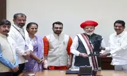 एनडीए में जाएगी शरद पवार की पार्टी? पीएम मोदी से मिले 8 सांसद, 15 मिनट की बैठक में क्या हुआ एनडीए में जाएगी शरद पवार की पार्टी? पीएम मोदी से मिले 8 सांसद, 15 मिनट की बैठक में क्या हुआ