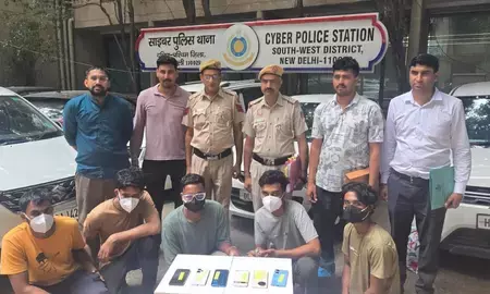 दिल्ली पुलिस ने 15.71 करोड़ रुपए के साइबर घोटाले का किया भंडाफोड़, केरल, गुजरात, महाराष्ट्र और पंजाब से नौ लोग गिरफ्तार दिल्ली पुलिस ने 15.71 करोड़ रुपए के साइबर घोटाले का किया भंडाफोड़, केरल, गुजरात, महाराष्ट्र और पंजाब से नौ लोग गिरफ्तार