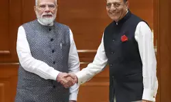 प्रधानमंत्री मोदी से मिले बांग्लादेश में भारत के उच्चायुक्त दिनेश त्रिवेदी, एक दिन पहले तारिक रहमान से हुई थी मुलाकात प्रधानमंत्री मोदी से मिले बांग्लादेश में भारत के उच्चायुक्त दिनेश त्रिवेदी, एक दिन पहले तारिक रहमान से हुई थी मुलाकात