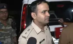 रांची में धरनास्थल पर अंधेरे में पहुंची पुलिस, भाजपा नेताओं का आरोप- छात्रों को जबरन हटाने की हुई कोशिश रांची में धरनास्थल पर अंधेरे में पहुंची पुलिस, भाजपा नेताओं का आरोप- छात्रों को जबरन हटाने की हुई कोशिश