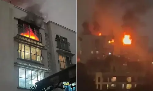 मुंबई के विले पार्ले में आग - शांता भवन इमारत की 11वीं मंजिल पर हादसा मुंबई के विले पार्ले में आग - शांता भवन इमारत की 11वीं मंजिल पर हादसा