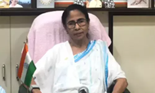 उत्तर 24 परगना के बाद अब कोलकाता में ममता बनर्जी का विरोध, भाजपा कार्यकर्ताओं ने की नारेबाजी उत्तर 24 परगना के बाद अब कोलकाता में ममता बनर्जी का विरोध, भाजपा कार्यकर्ताओं ने की नारेबाजी