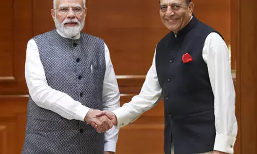 प्रधानमंत्री मोदी से मिले बांग्लादेश में भारत के उच्चायुक्त दिनेश त्रिवेदी, एक दिन पहले तारिक रहमान से हुई थी मुलाकात प्रधानमंत्री मोदी से मिले बांग्लादेश में भारत के उच्चायुक्त दिनेश त्रिवेदी, एक दिन पहले तारिक रहमान से हुई थी मुलाकात