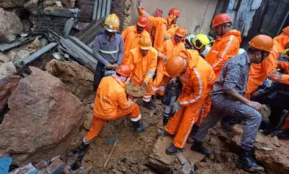 मुंबई के कुर्ला में भूस्खलन से चार लोगों की मौत, मृतकों के परिवार को 4 लाख मुआवजे की घोषणा मुंबई के कुर्ला में भूस्खलन से चार लोगों की मौत, मृतकों के परिवार को 4 लाख मुआवजे की घोषणा