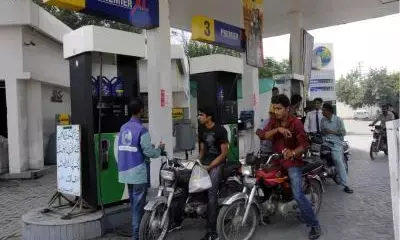पेट्रोलियम डीलर्स एसोसिएशन सरकार के खिलाफ खोला मोर्चा, 72 घंटे का दिया अल्टीमेटम : पाकिस्तान पेट्रोलियम डीलर्स एसोसिएशन सरकार के खिलाफ खोला मोर्चा, 72 घंटे का दिया अल्टीमेटम : पाकिस्तान