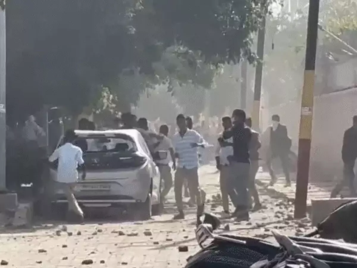 श्रमिक हिंसा में योगेश मीणा और सृष्टि गुप्ता को जमानत, कोर्ट ने माना- कोई आपराधिक इतिहास नहीं श्रमिक हिंसा में योगेश मीणा और सृष्टि गुप्ता को जमानत, कोर्ट ने माना- कोई आपराधिक इतिहास नहीं