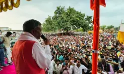 नाबालिग से दुष्कर्म और दो लड़कियों को ‘कैद’ रखे जाने पर पलामू में आक्रोश सभा, बाबूलाल मरांडी बोले- आरोपियों पर हो कार्रवाई नाबालिग से दुष्कर्म और दो लड़कियों को ‘कैद’ रखे जाने पर पलामू में आक्रोश सभा, बाबूलाल मरांडी बोले- आरोपियों पर हो कार्रवाई