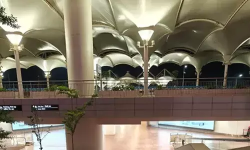 जेवर एयरपोर्ट के पार्किंग अंडरपास में भरा बारिश का पानी, 30 मिनट में स्थिति सामान्य: एयरपोर्ट अथॉरिटी जेवर एयरपोर्ट के पार्किंग अंडरपास में भरा बारिश का पानी, 30 मिनट में स्थिति सामान्य: एयरपोर्ट अथॉरिटी