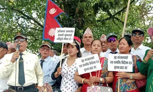 अग्निवीर योजना के तहत भारतीय सेना में भर्ती की मांग को लेकर नेपाली युवाओं की रैली अग्निवीर योजना के तहत भारतीय सेना में भर्ती की मांग को लेकर नेपाली युवाओं की रैली