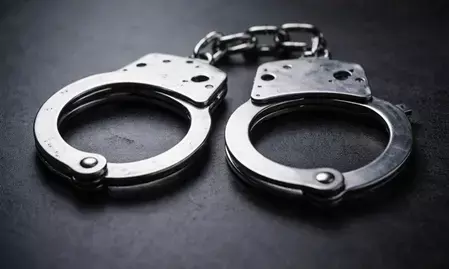 ग्रेटर नोएडा में एक फ्लैट से 5.4 करोड़ की मेथामफेटामाइन जब्त, तस्करी में दो नाइजीरियाई महिलाएं गिरफ्तार ग्रेटर नोएडा में एक फ्लैट से 5.4 करोड़ की मेथामफेटामाइन जब्त, तस्करी में दो नाइजीरियाई महिलाएं गिरफ्तार