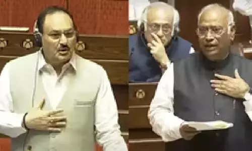 मल्लिकार्जुन खरगे के मंच के ‘शुद्धिकरण’ पर संसद में हंगामा, नड्डा बोले- ‘दुखद है, जांच करेंगे’ मल्लिकार्जुन खरगे के मंच के ‘शुद्धिकरण’ पर संसद में हंगामा, नड्डा बोले- ‘दुखद है, जांच करेंगे’
