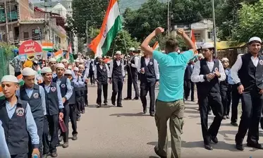 जम्मू-कश्मीर: पुंछ में बच्चों ने निकाली तिरंगा यात्रा, देशभक्ति की भावना से दिखे सभी ओतप्रोत जम्मू-कश्मीर: पुंछ में बच्चों ने निकाली तिरंगा यात्रा, देशभक्ति की भावना से दिखे सभी ओतप्रोत