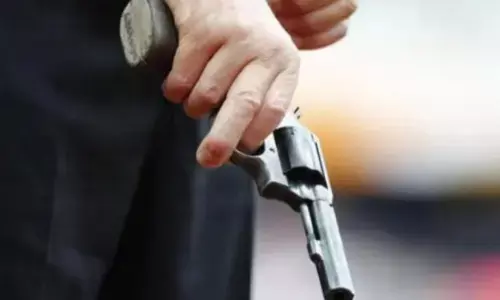रबूपुरा में फायरिंग से हड़कंप, मामूली विवाद ने लिया हिंसक रूप, दो घायल रबूपुरा में फायरिंग से हड़कंप, मामूली विवाद ने लिया हिंसक रूप, दो घायल