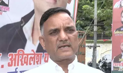 सपा ने यूपी में महिलाओं को 50 हजार रुपए की आर्थिक सहायता देने की वायरल चर्चा पर उठाए सवाल सपा ने यूपी में महिलाओं को 50 हजार रुपए की आर्थिक सहायता देने की वायरल चर्चा पर उठाए सवाल